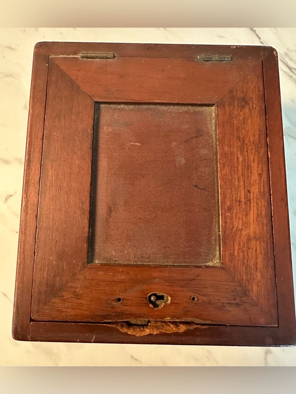Early 20th century lockbox/keepsake box. (No key available)